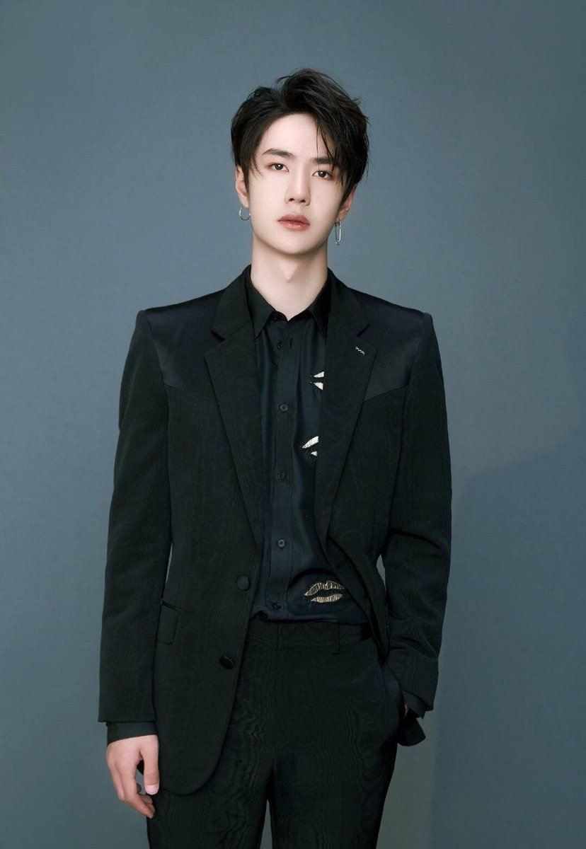 藍忘機役 王一博（ワン・イーボー） 1997年8月5日生まれ22歳 180cm 中