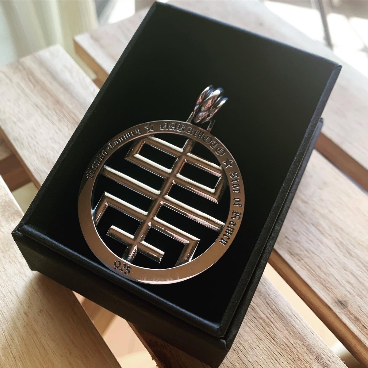 超ILLな中本グッズの最高峰、925ネックレスのおでまし。 #蒙古タンメン中本