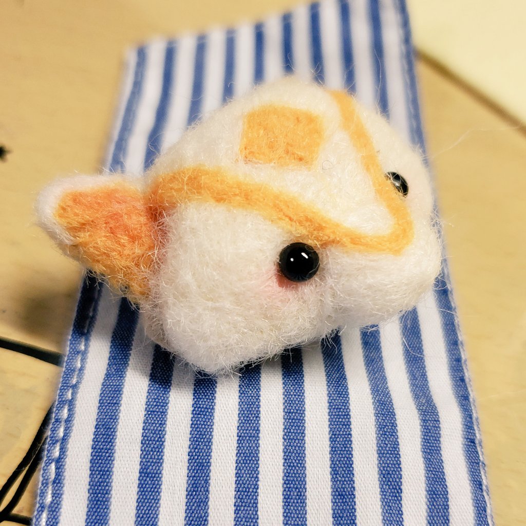 羊毛フェルトでイタチ面のブローチを作りました〜！ #sky星を紡ぐ