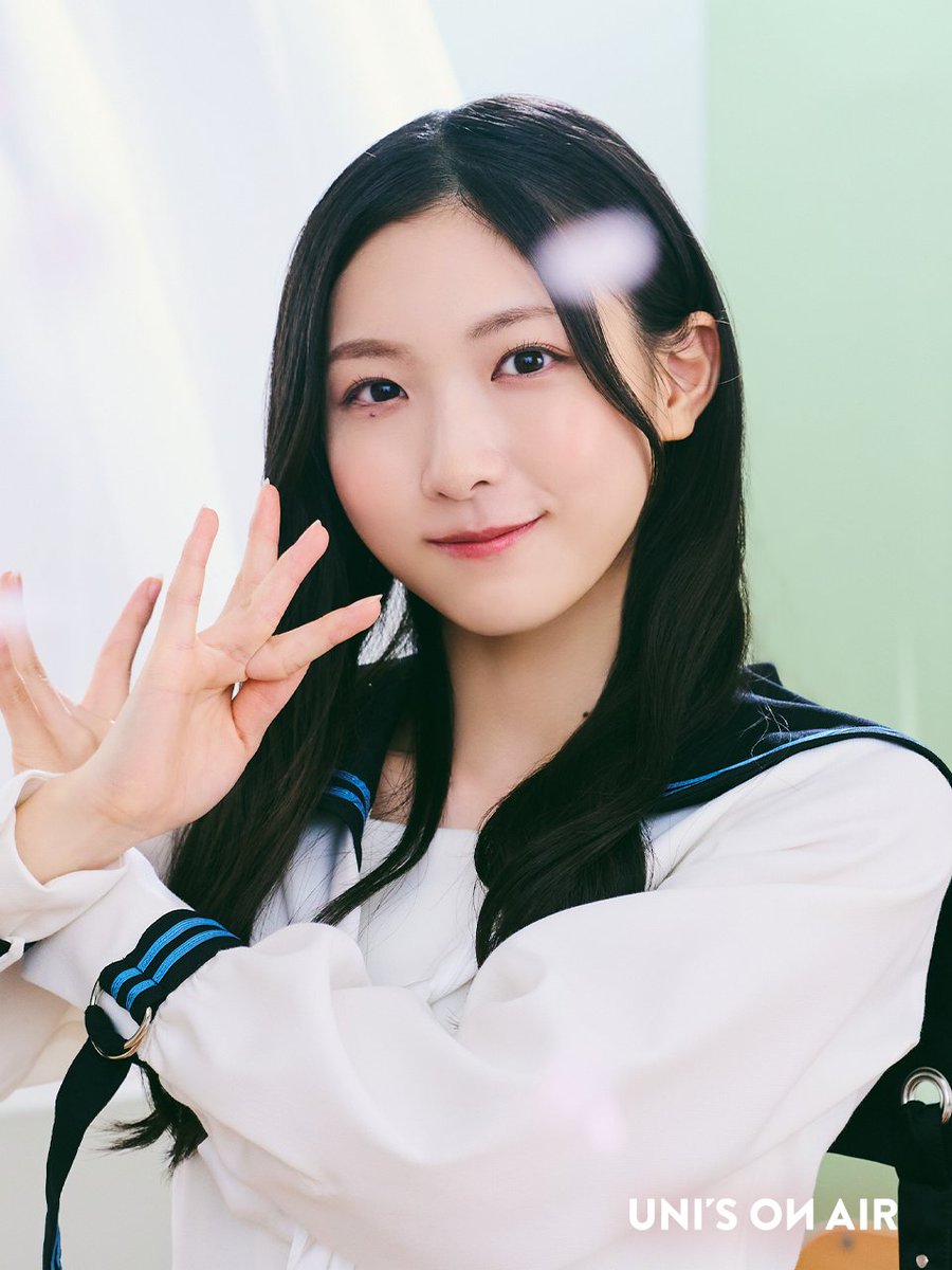 🌸楽曲衣装「夏の近道」🌸 MVを再現した制服姿のメンバーと桜の花びら