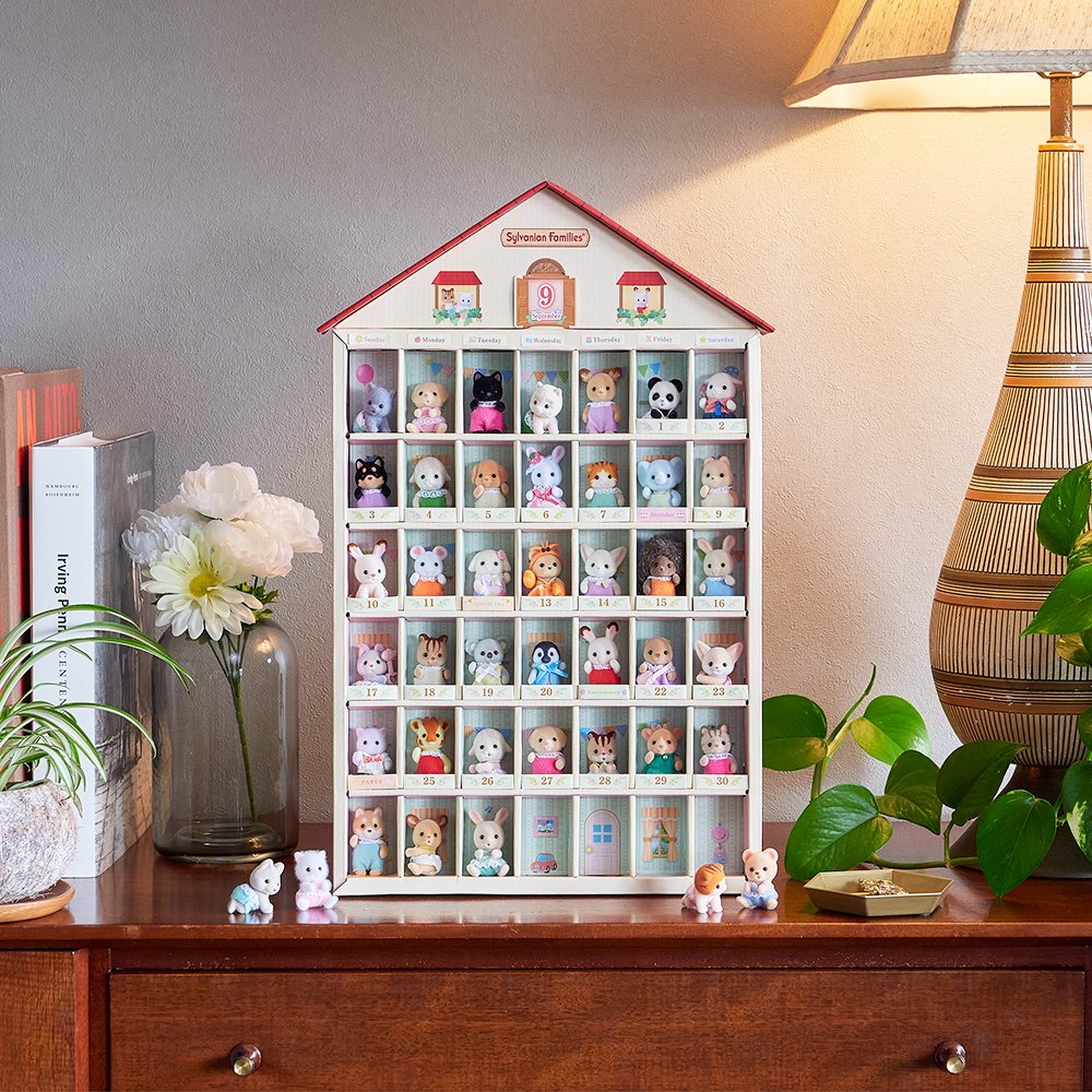 ならべてかわいい！赤ちゃんカレンダー』に、赤ちゃんのお人形を