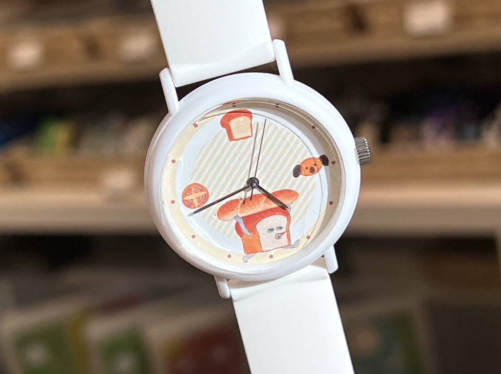 新商品👍「パンどろぼう」の腕時計🍞 白のベルトと可愛らしいイラスト
