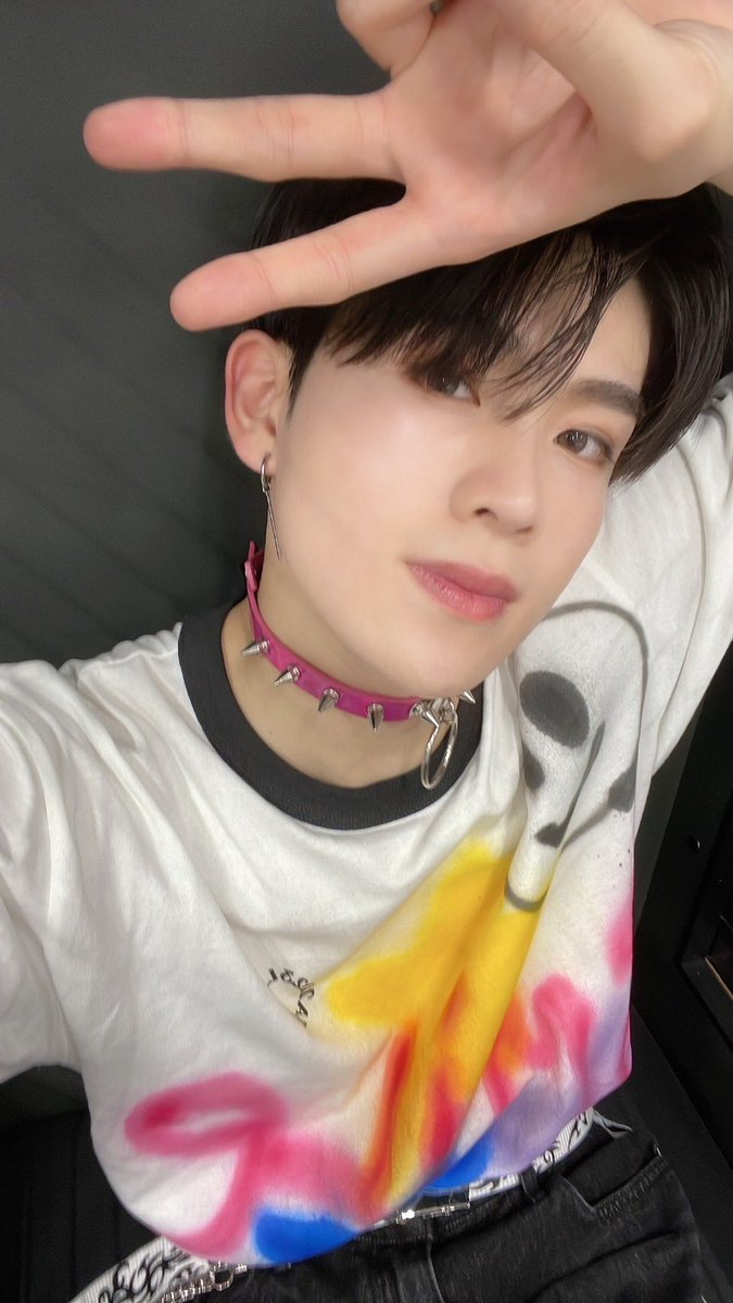 大久保波留] この間の特典会でBrand New Day期が終わったねーー💤 もう