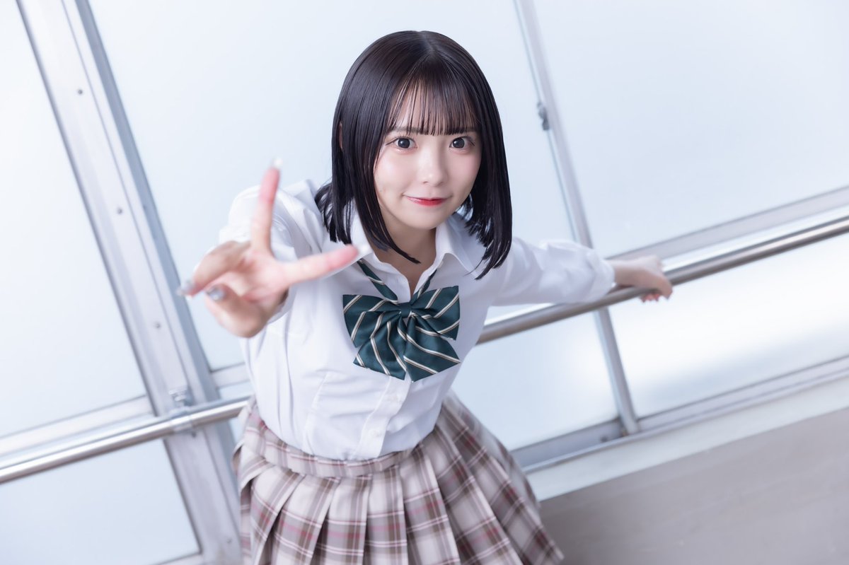 制服 × 福山梨乃】 出身：東京都 身長：155cm 誕生日：1997年12月24日