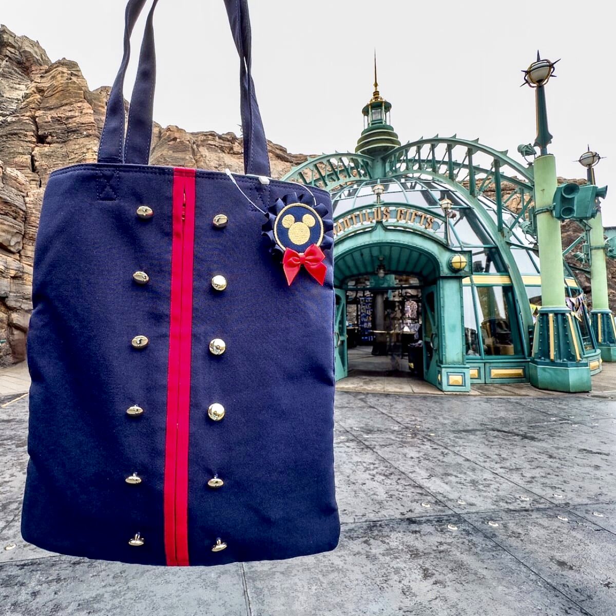 サーキュレーティングスマイルノーチラスギフトショルダーバッグ