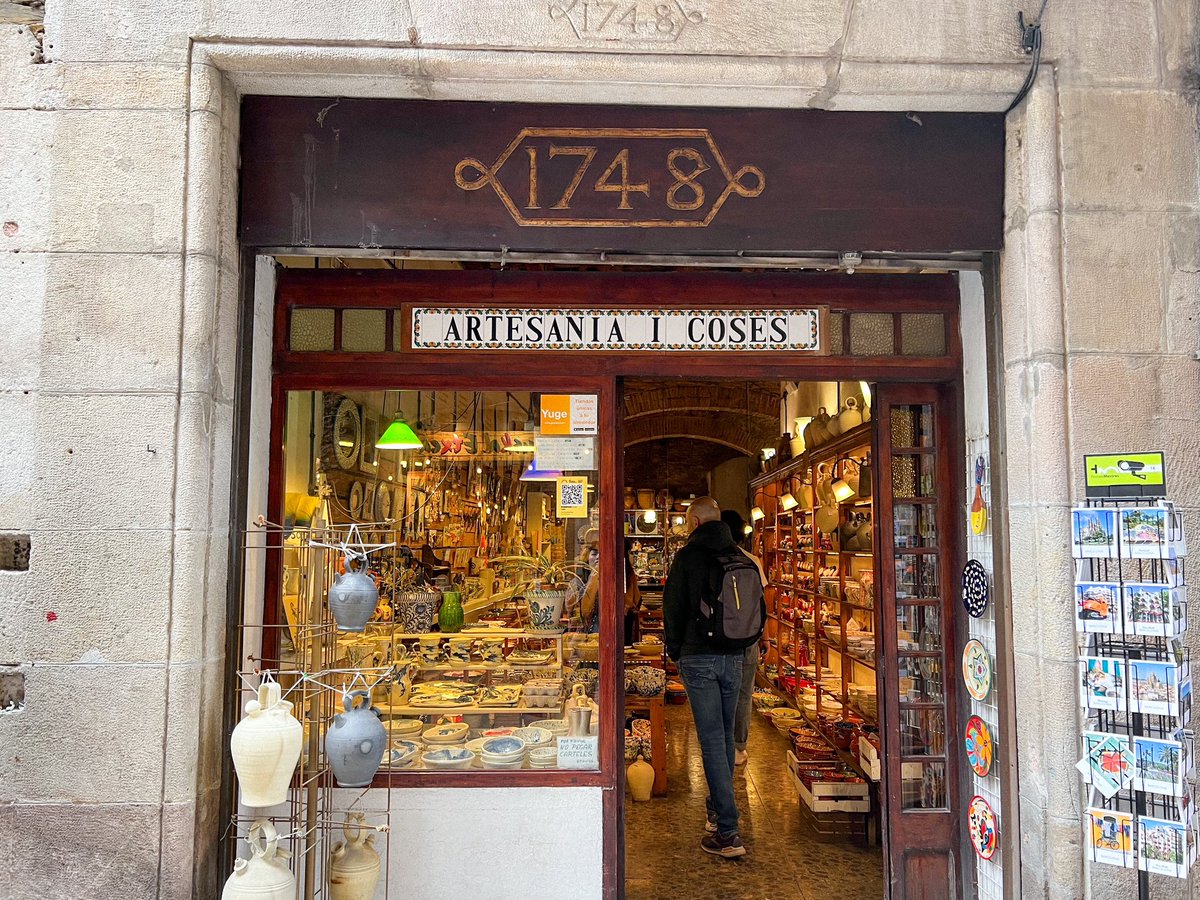 バルセロナのボルン地区で見つけた陶器屋さん《1748 Artesania i coses