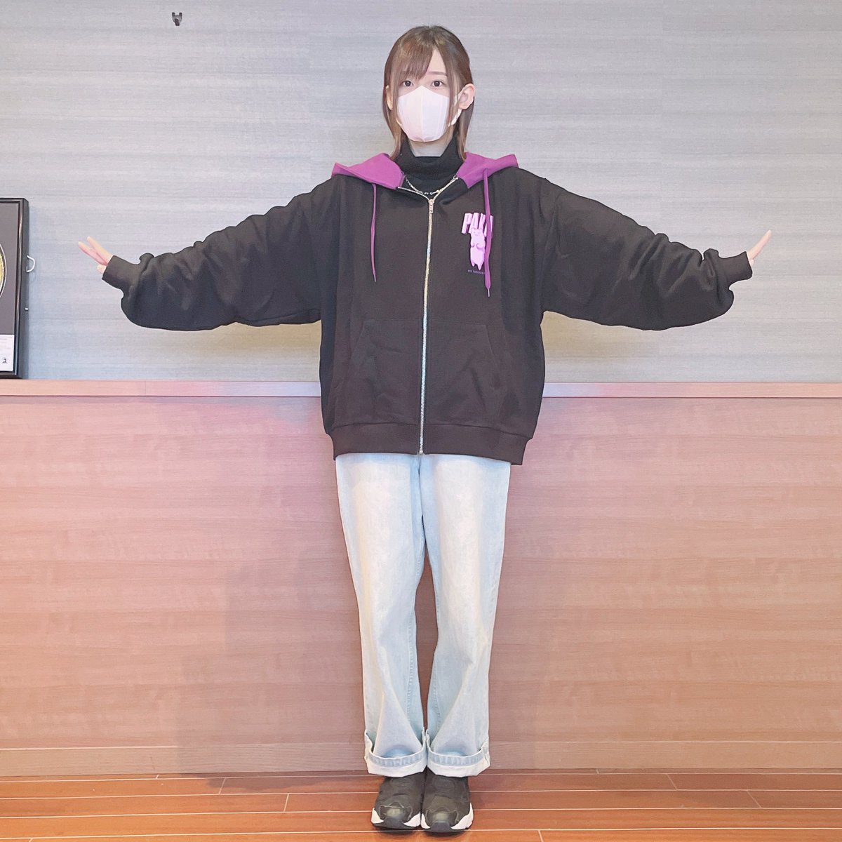 ぱかパーカーのサンプルが届いたので、サイズ参考用に着てみました