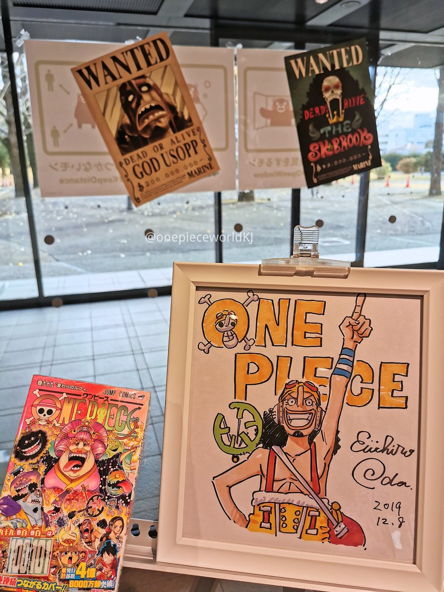 尾田先生の描いたウソップ像の色紙と99巻と手配書。 Usopp statue