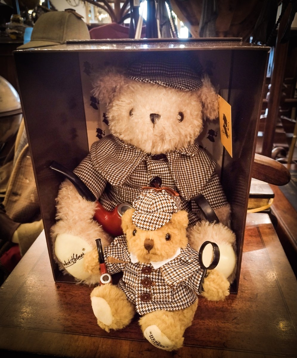 シャーロック・ホームズ テディベア2種類並べて撮ってみた