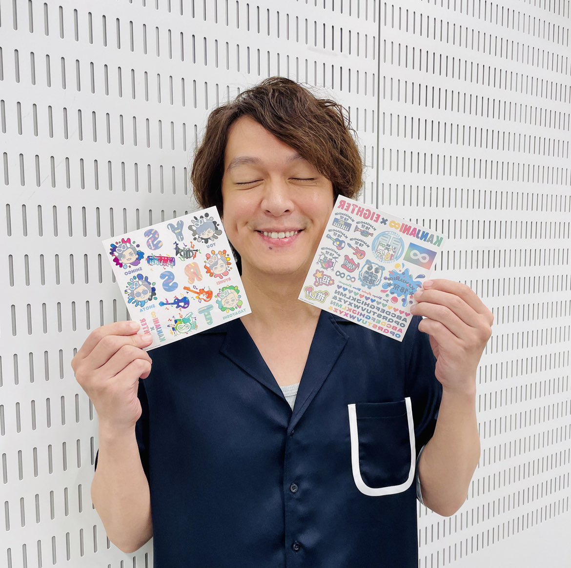 夏っぽさをより強く、文字も自由に遊べる様に、少しでもみんなが可愛く