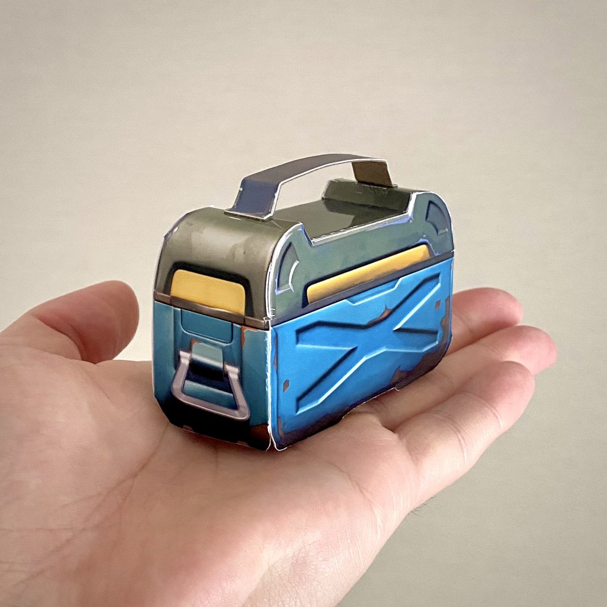 リクエストの多かった でっかい弾薬箱 のペーパークラフト化、完了しま