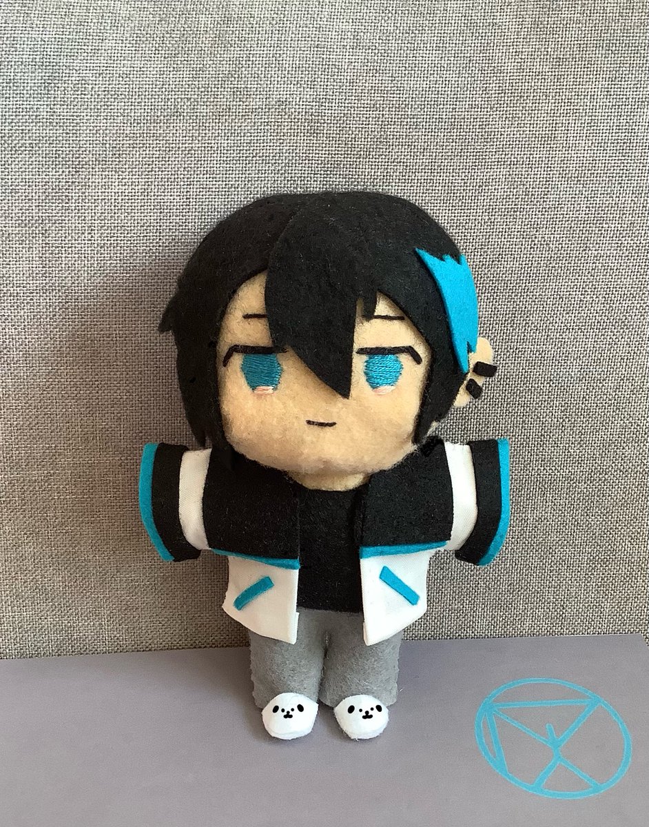 黛灰さんのぬいぐるみを作ってみました。 ⚠︎不器用な初心者、ホコリ