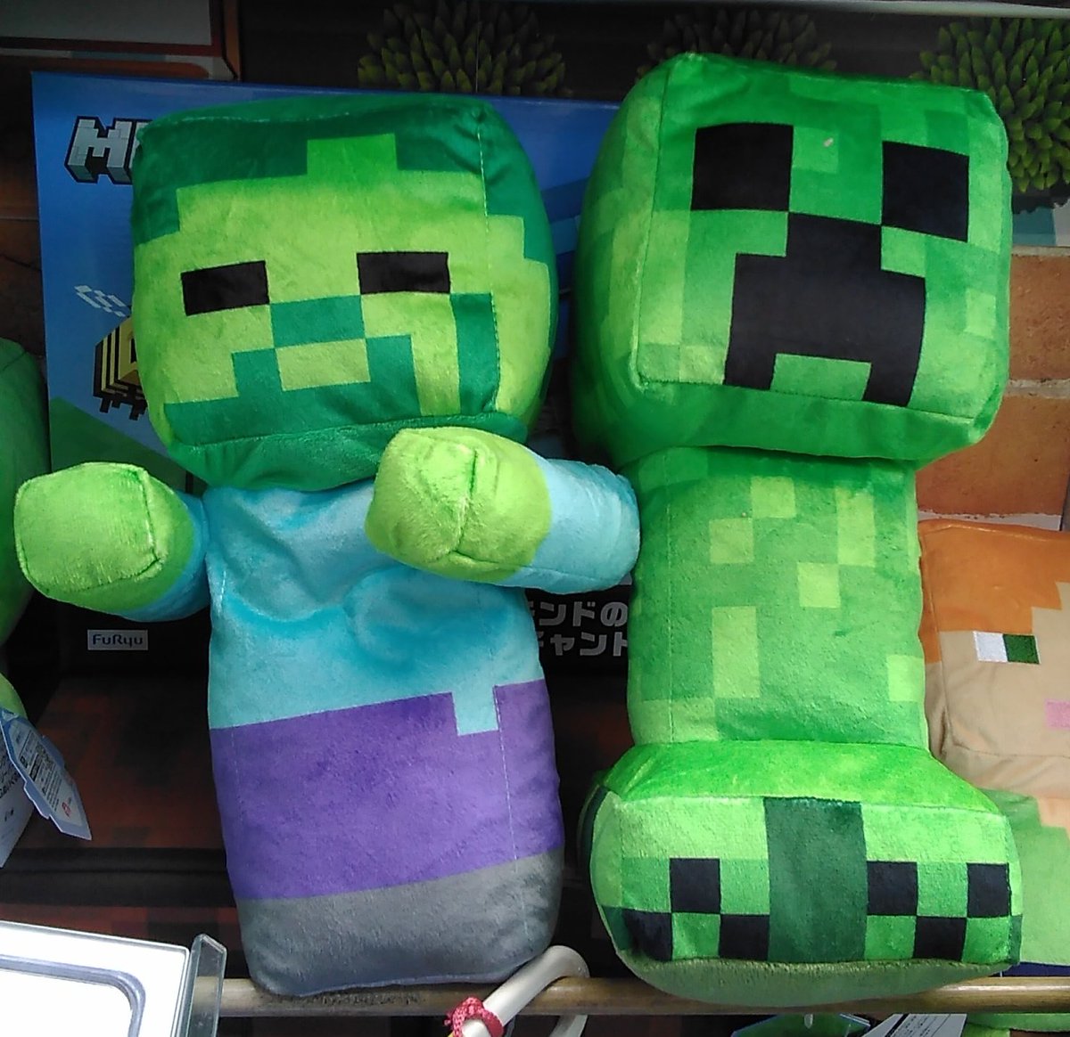 マインクラフトの大きなぬいぐるみが入荷しました。#マイクラ #ゾンビ