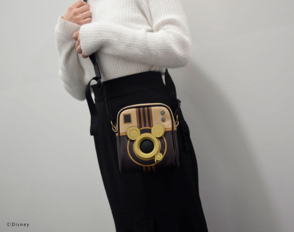 ツイステ】ツイステ展金沢会場に「ゴーストカメラ風ショルダーポーチ