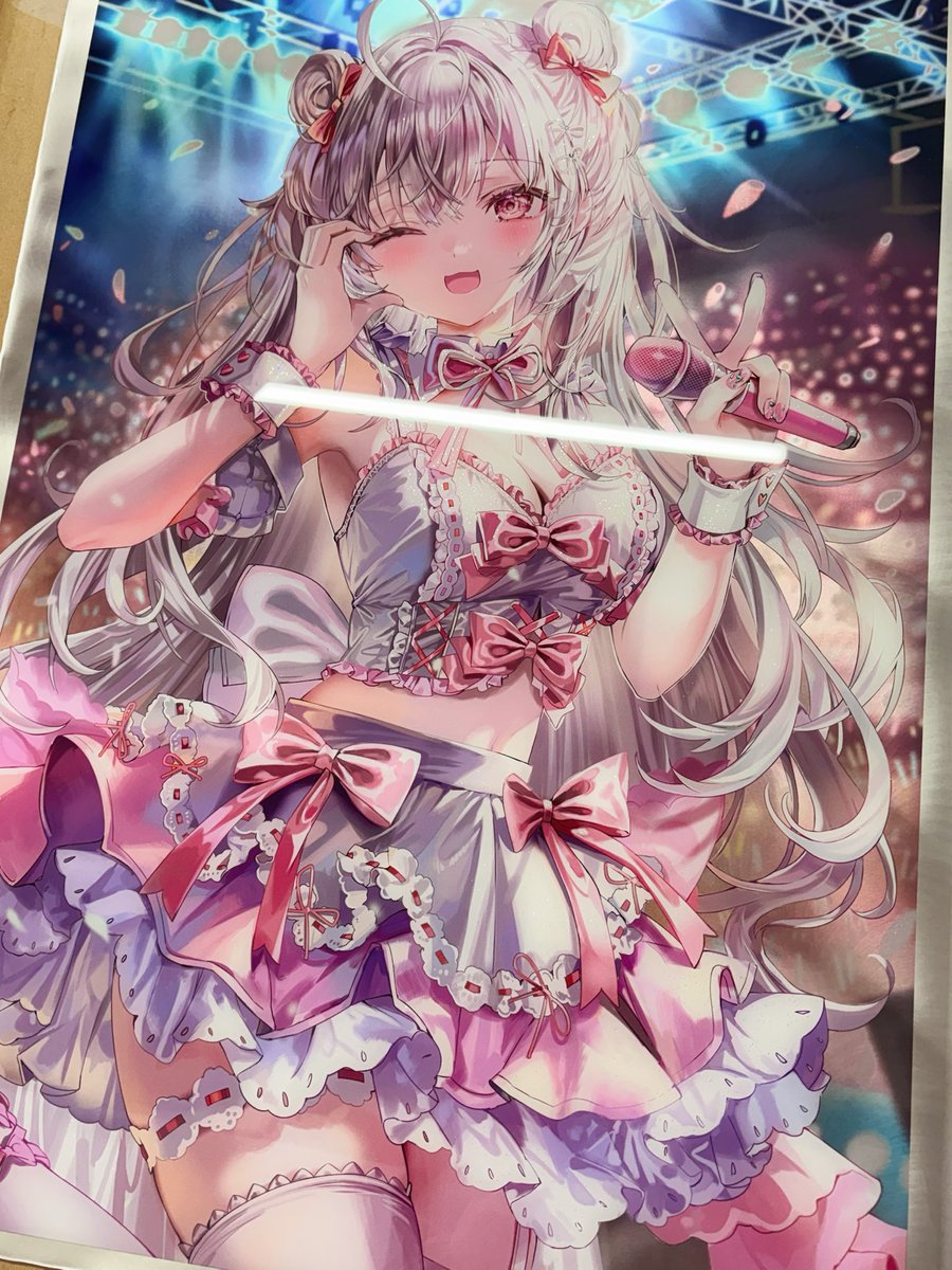 アールジュネス様にてメタル版画作品へのサイン入れをしてきました