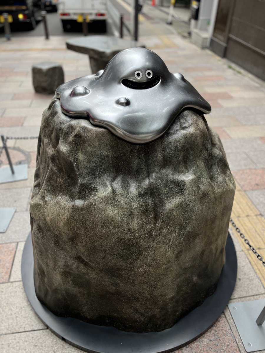 ふじさきの ちかくに はぐれメタルが あらわれた