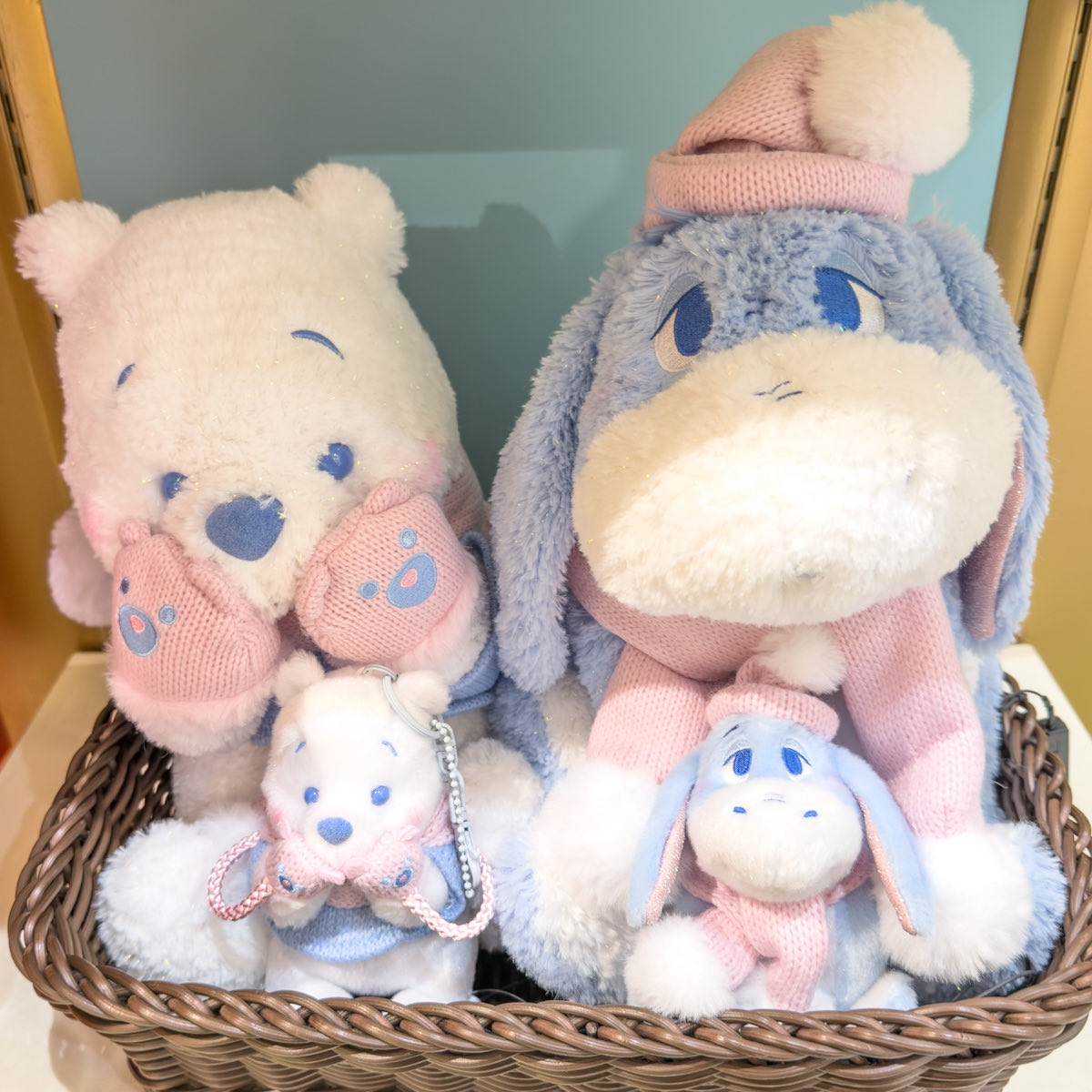 ピンク×ブルー！ 「ディズニーストア」 キラキラ輝くぬいぐるみ