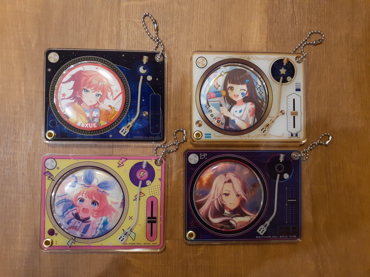 ✨お知らせ✨ 明日販売される「ターンテーブル風缶バッジケース」のご