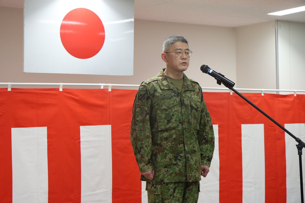 第5旅団 は、第8代旅団最先任上級曹長上番式を行いました。 新旅団最