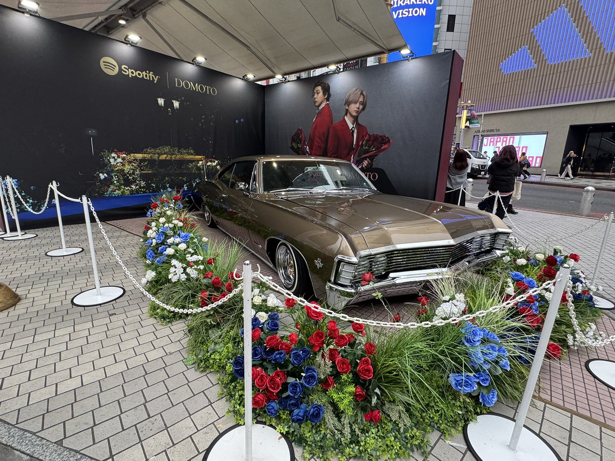 素敵にラッピングされたバラ(と整理券)貰えた🥹🌹✨️ 改めまして、愛