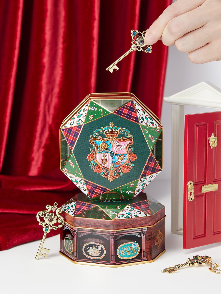 明日12月17日（水）お昼12時から『クリスマスエンブレム缶』『ハロー