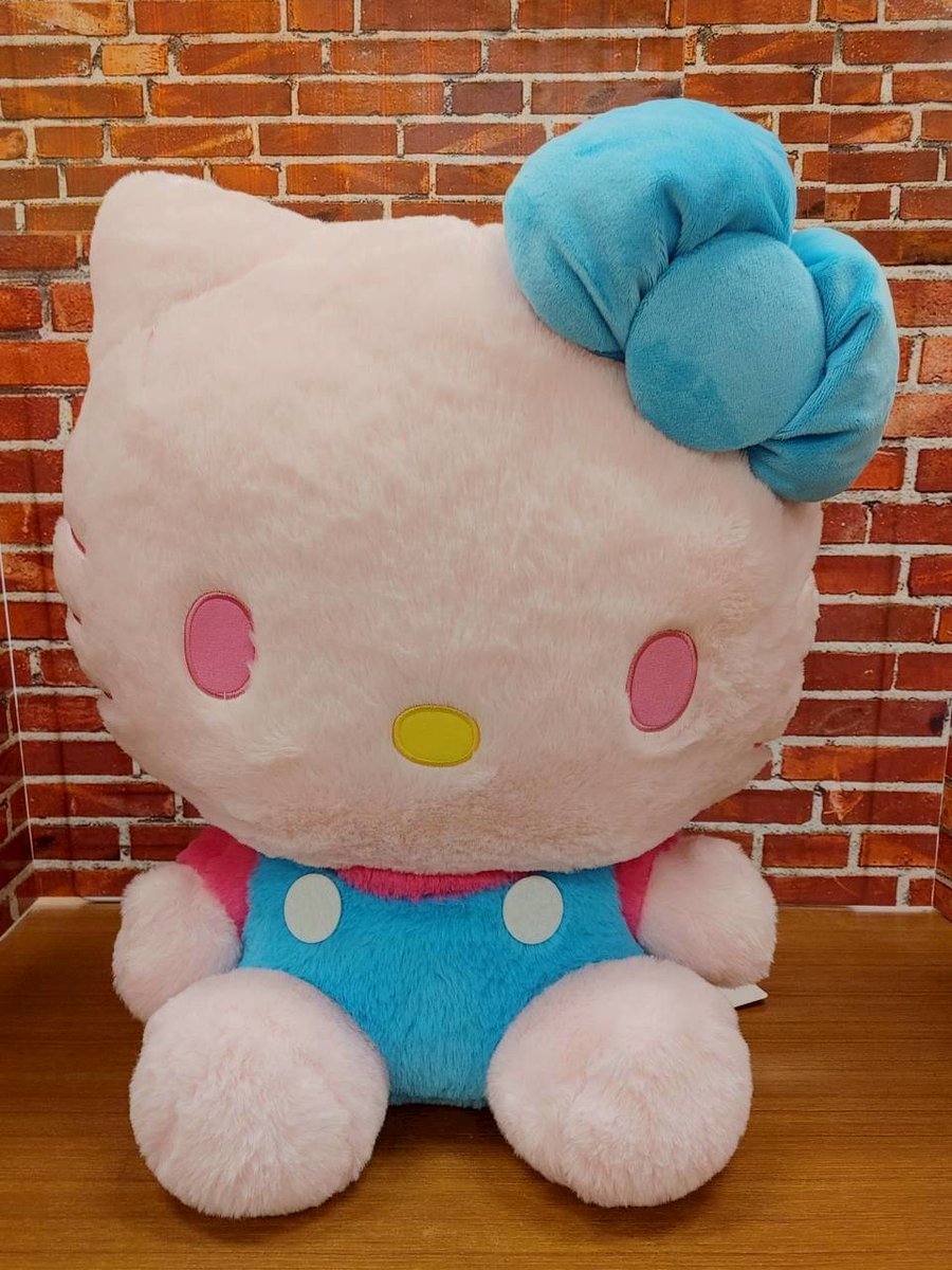 ハローキティ ぴんくとみずいろドールGJ が登場‼️ とっても大きな