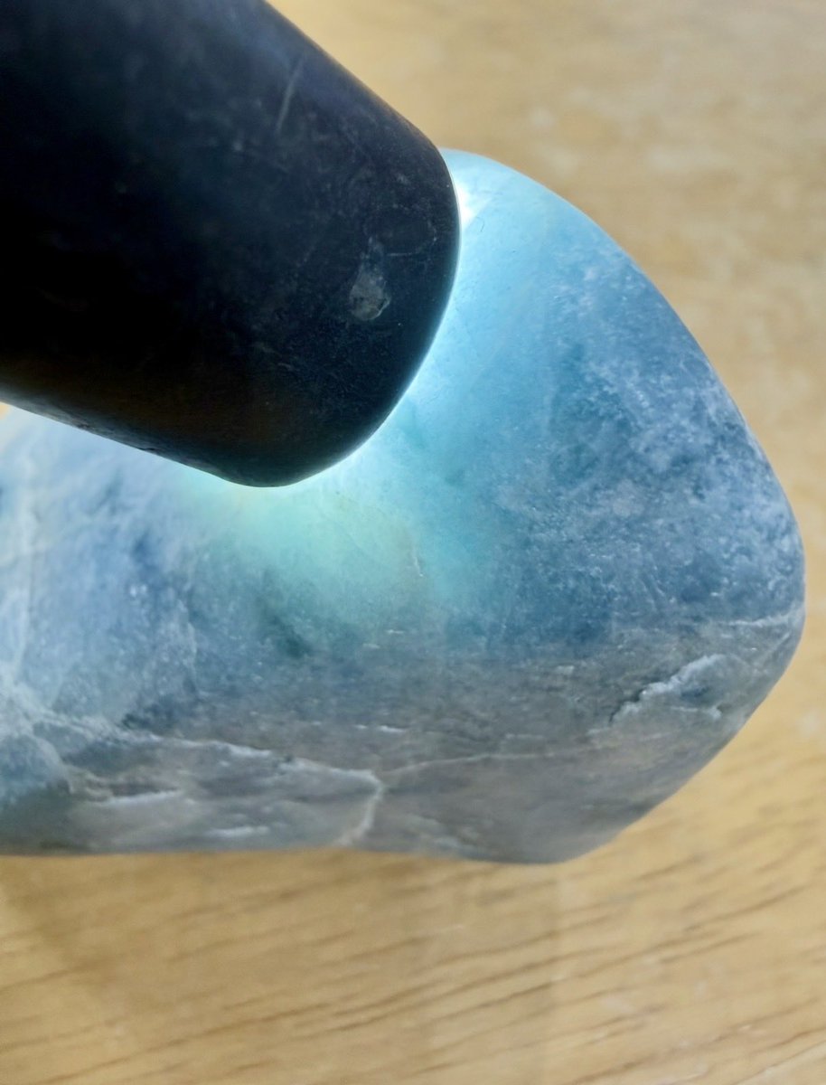 今日のヒスイは、 「透過する入りコン沢🔵」です❗️😁 糸魚川の青翡翠