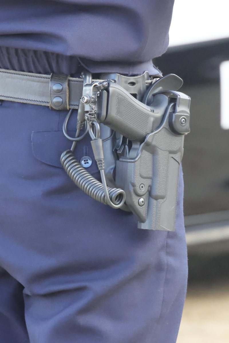 ようやく撮影できたグロックと、ニューナンブ用の旧型ホルスター 大阪