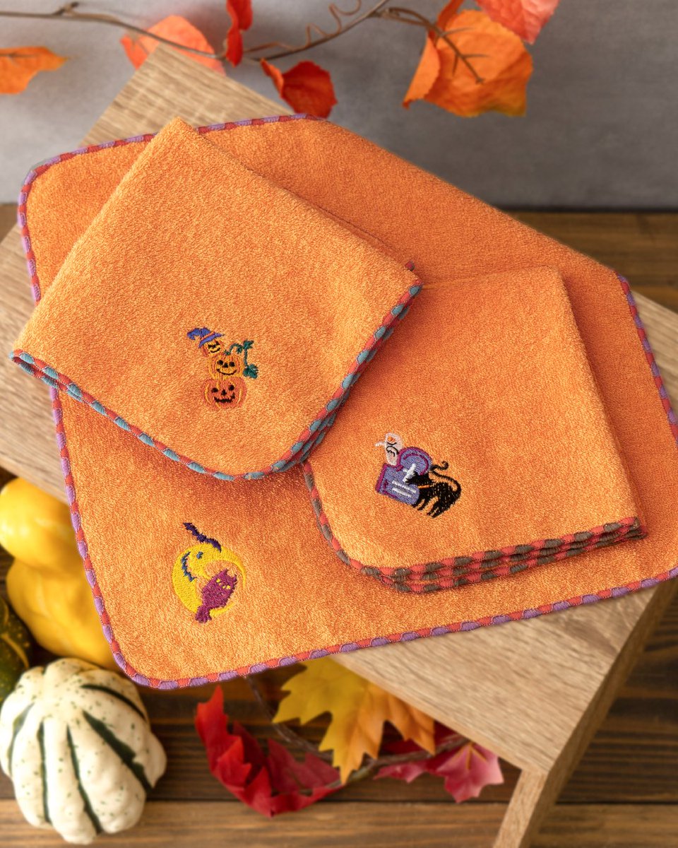 🎃あやしげなハロウィンアイテムと 一緒に「Trick or treat！」 来月は