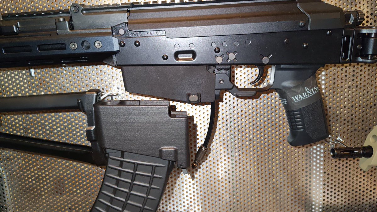 マルイAKM/AKX用のAKマガジン外部ソースアダプターに新しいタイプが