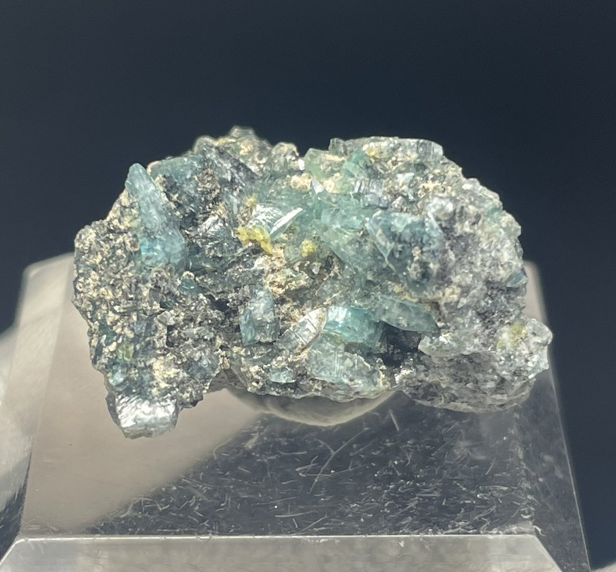 9月鉱物デーではニフォントフ石をお出ししたので、10月はこちらの