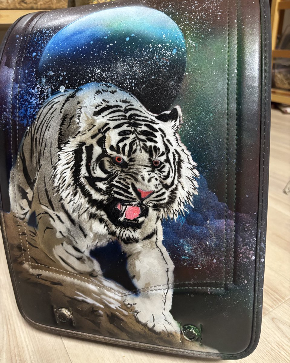 コロボックルさんへ』スプレーアートエデンさんの作品です