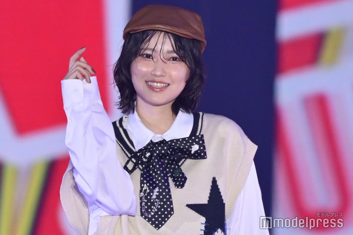 Rakuten GirlsAward 2025 A/W💜🩷】 櫻坂46三期生・的野美青