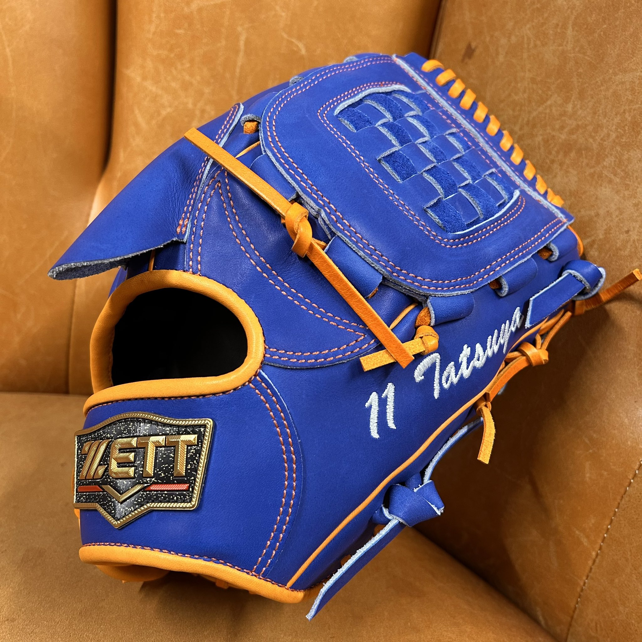 未開封】東浜投手ミニチュアグラブ 未開封】東浜投手ミニチュアグラブ