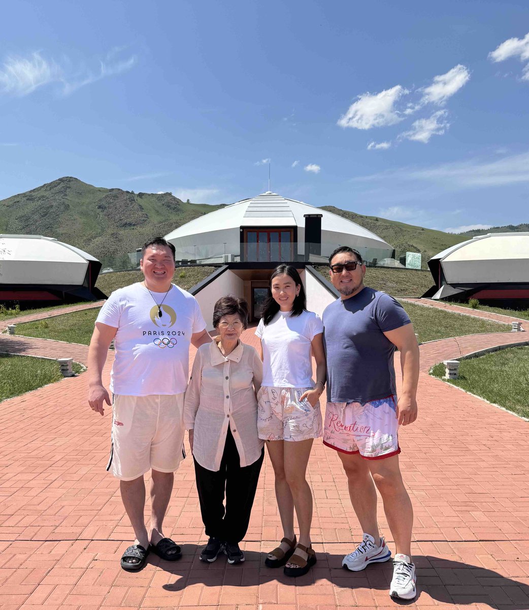 旧👑モンゴル帝国首都カラコルム。 69代がママ🤱連れてわざわざ来て