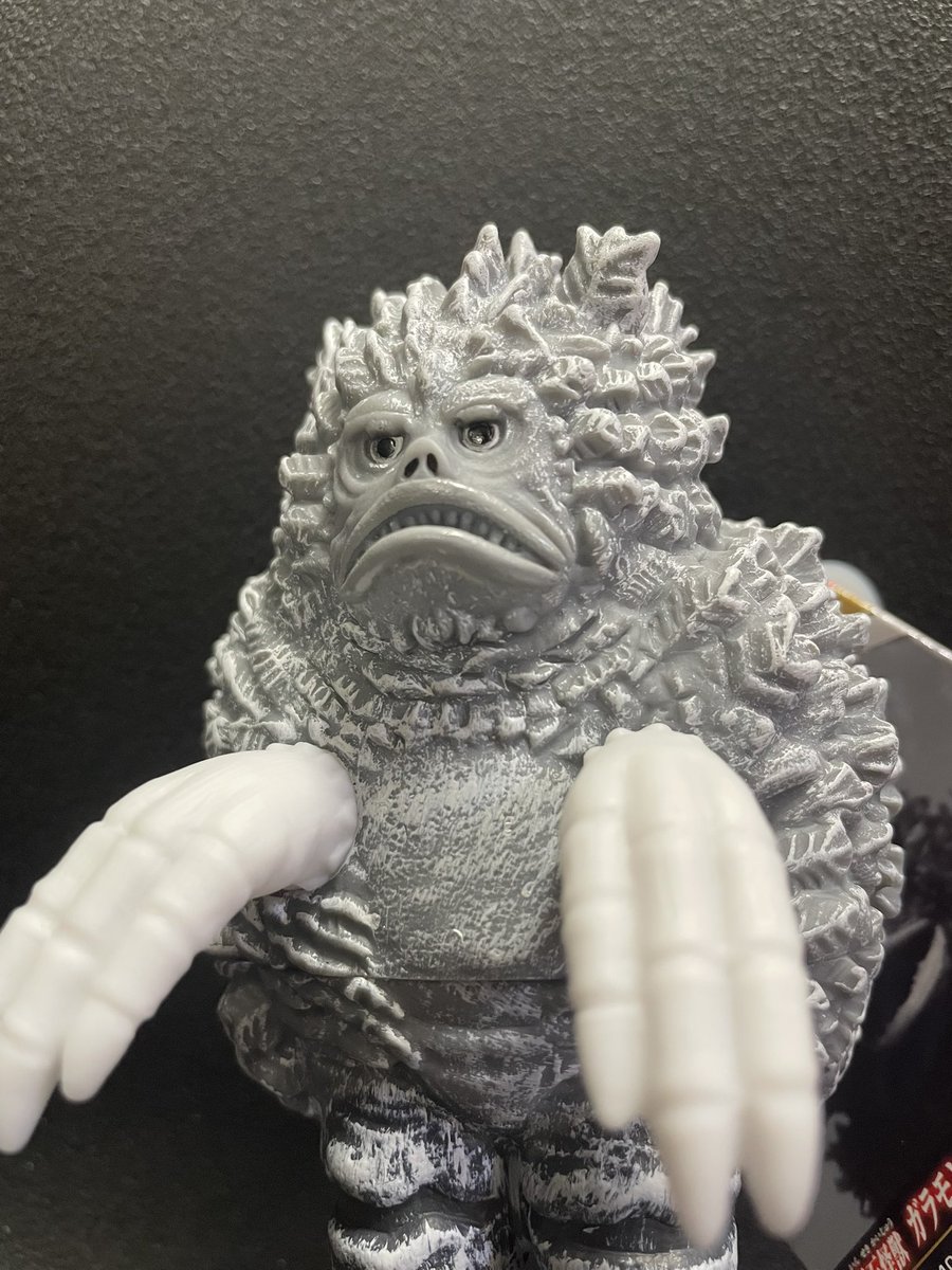 ヤマダ電気 限定、#ガラモン_ウルトラQVer。単なる白黒カラーなんです