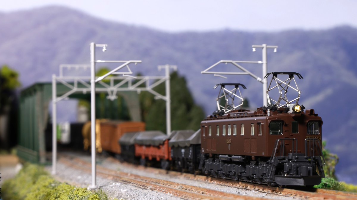 貨物用旧形電機の標準機】 EF15標準形を再生産。1947年の登場以降