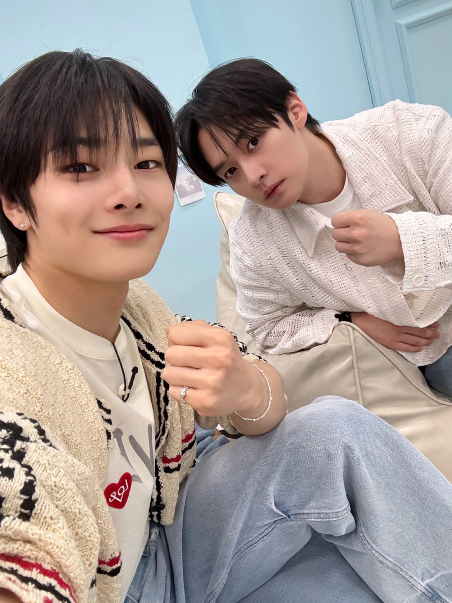 SKZ-BEHIND📸] 今日の2 Kids Room主人公は 🐰リノ&アイエン🦊! 居