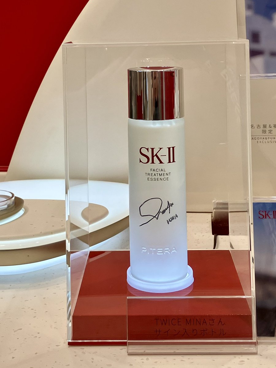 岩田屋本店SK-IIコーナーではTWICEの福岡コンサートを記念して、期間中