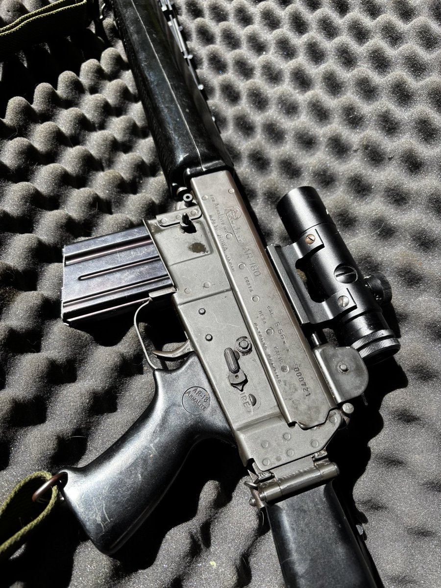 豊和工業のAR-180は 3262丁輸出されてるので この「000721」はかなり