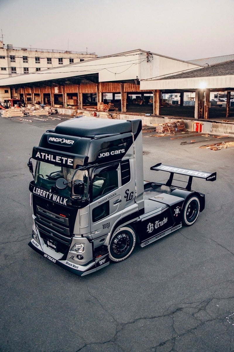 コヤジ☆ブログ更新！ 『世界初のUDトラクターヘッドのボディーキット