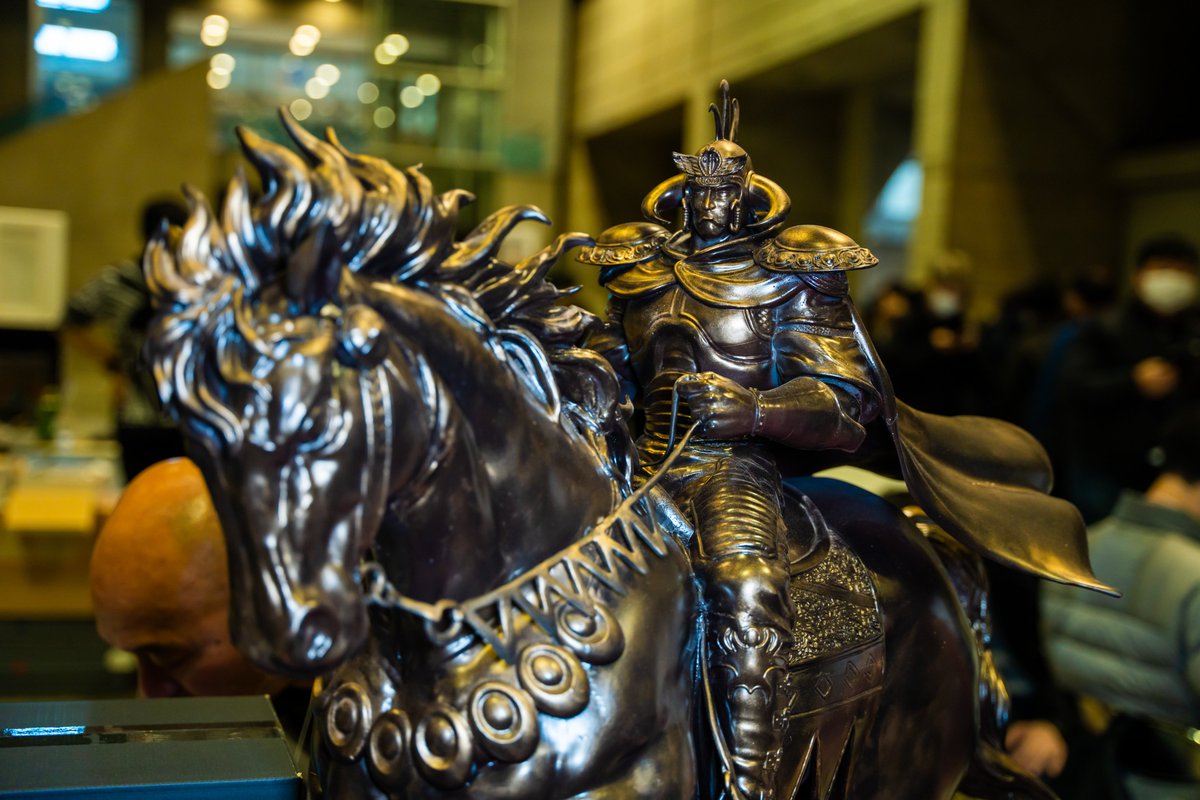 ラオウ＆黒王号 騎馬像 時々会場で、北斗の拳の主題歌が流れてたな