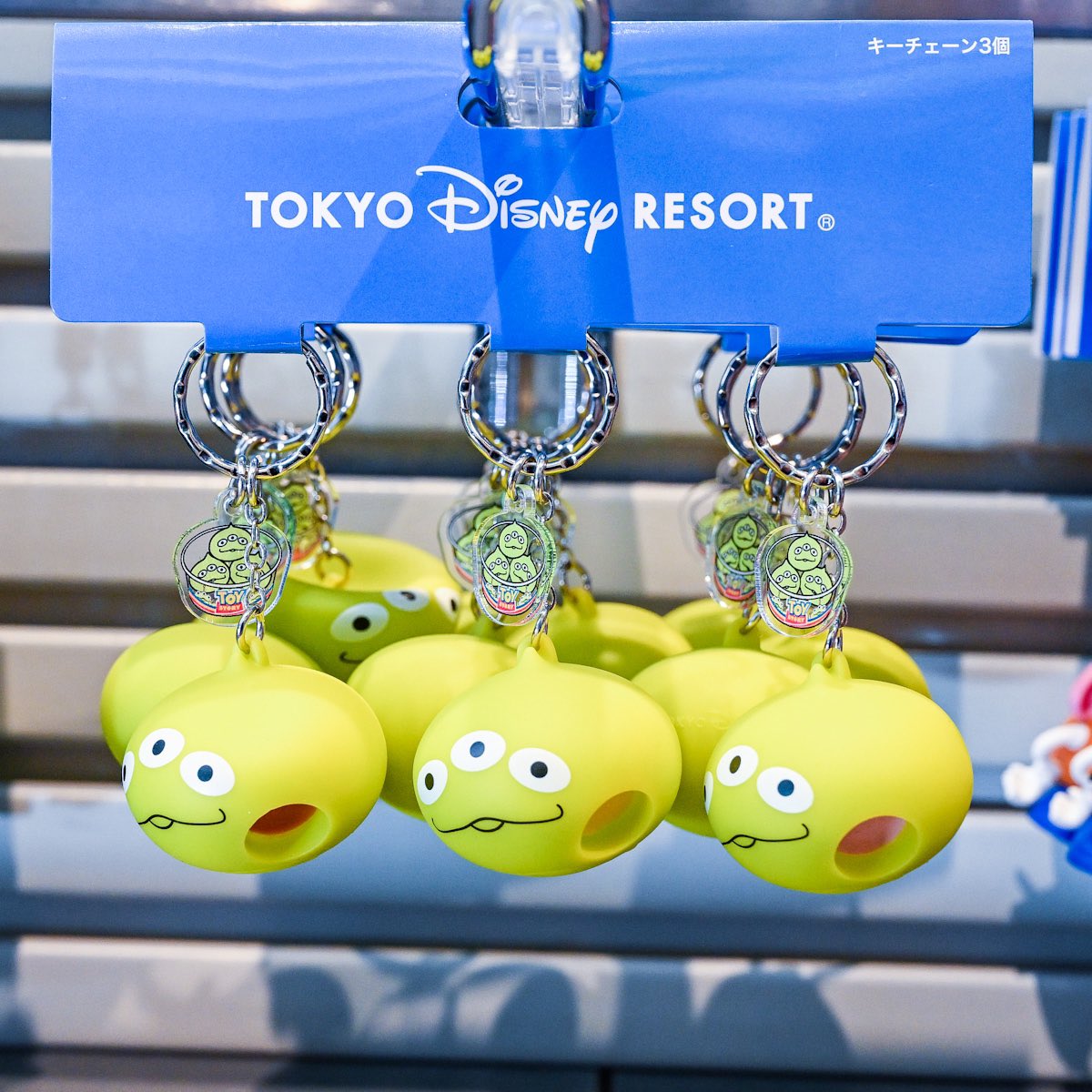 中身がぷにっと出てくる！ 東京ディズニーリゾート リトルグリーンまん