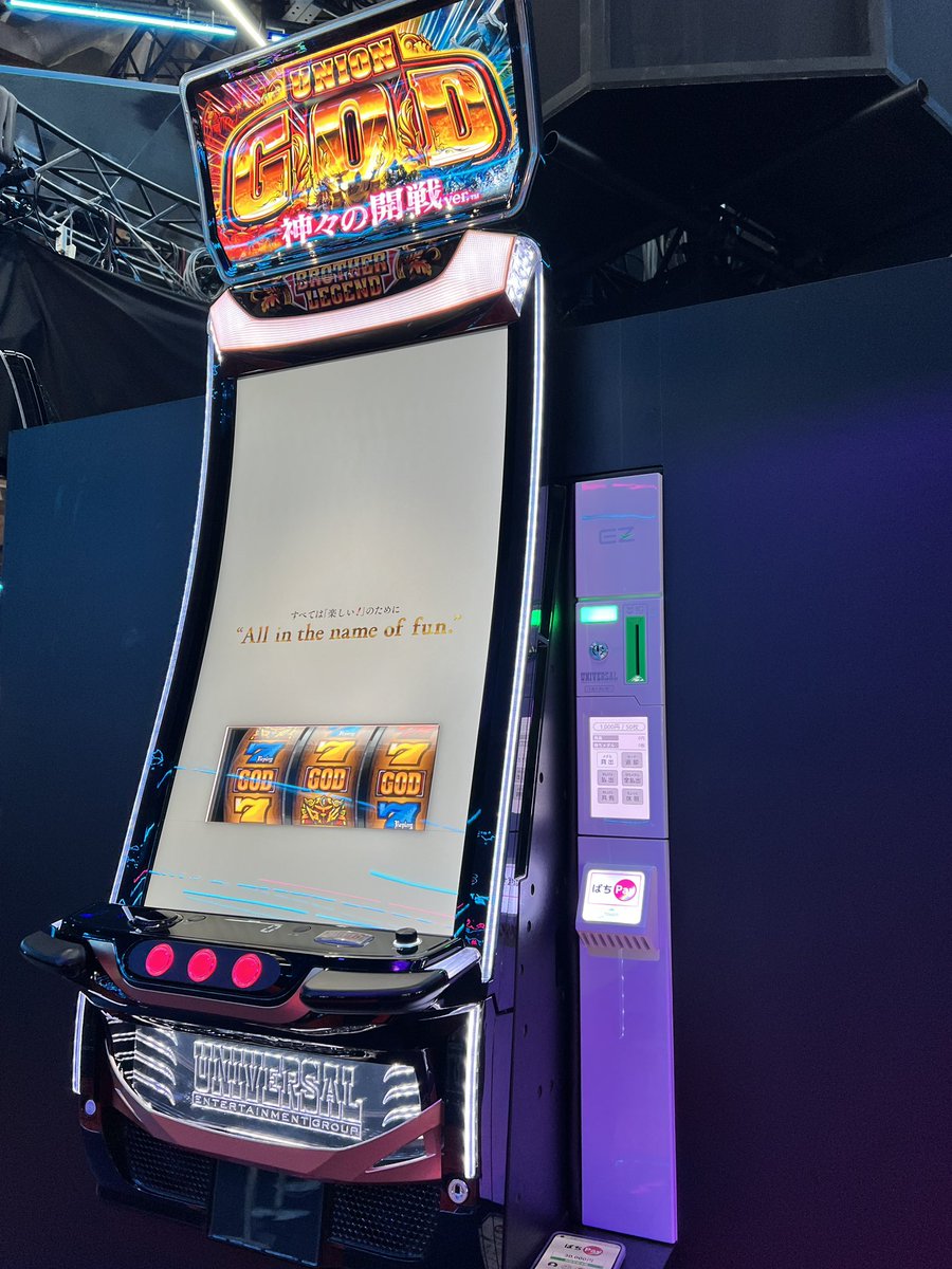 10時になったので、とりあえずコイツから。 新ZEEG筐体？参考展示され