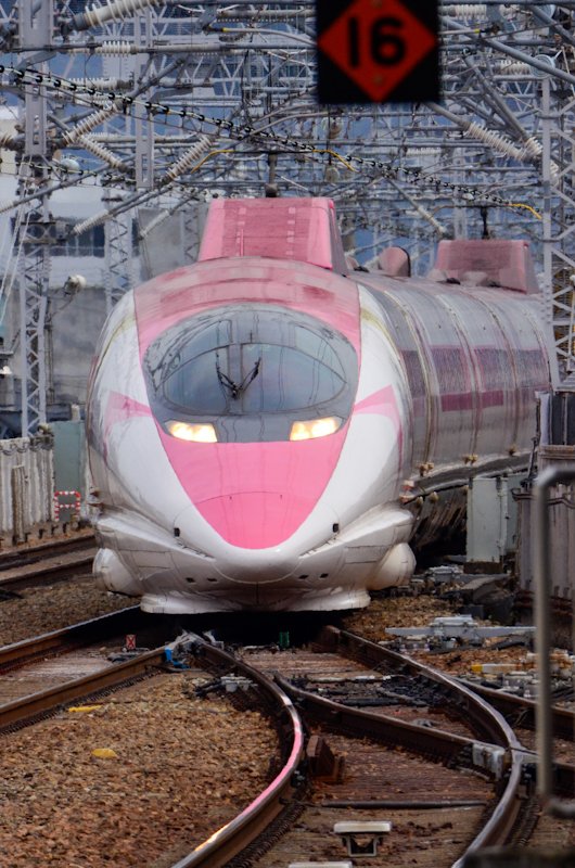 火曜の昼下がり。久しぶりに駅に来て、500系