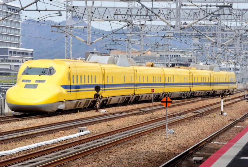 火曜の昼下がり。久しぶりに駅に来て、500系