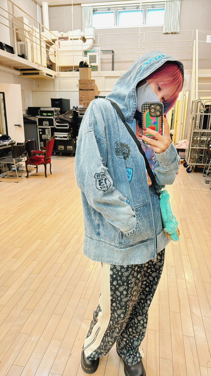 LiSAアイスクリーム グッズ🍨 デニムパーカーは、本物のデニムなの