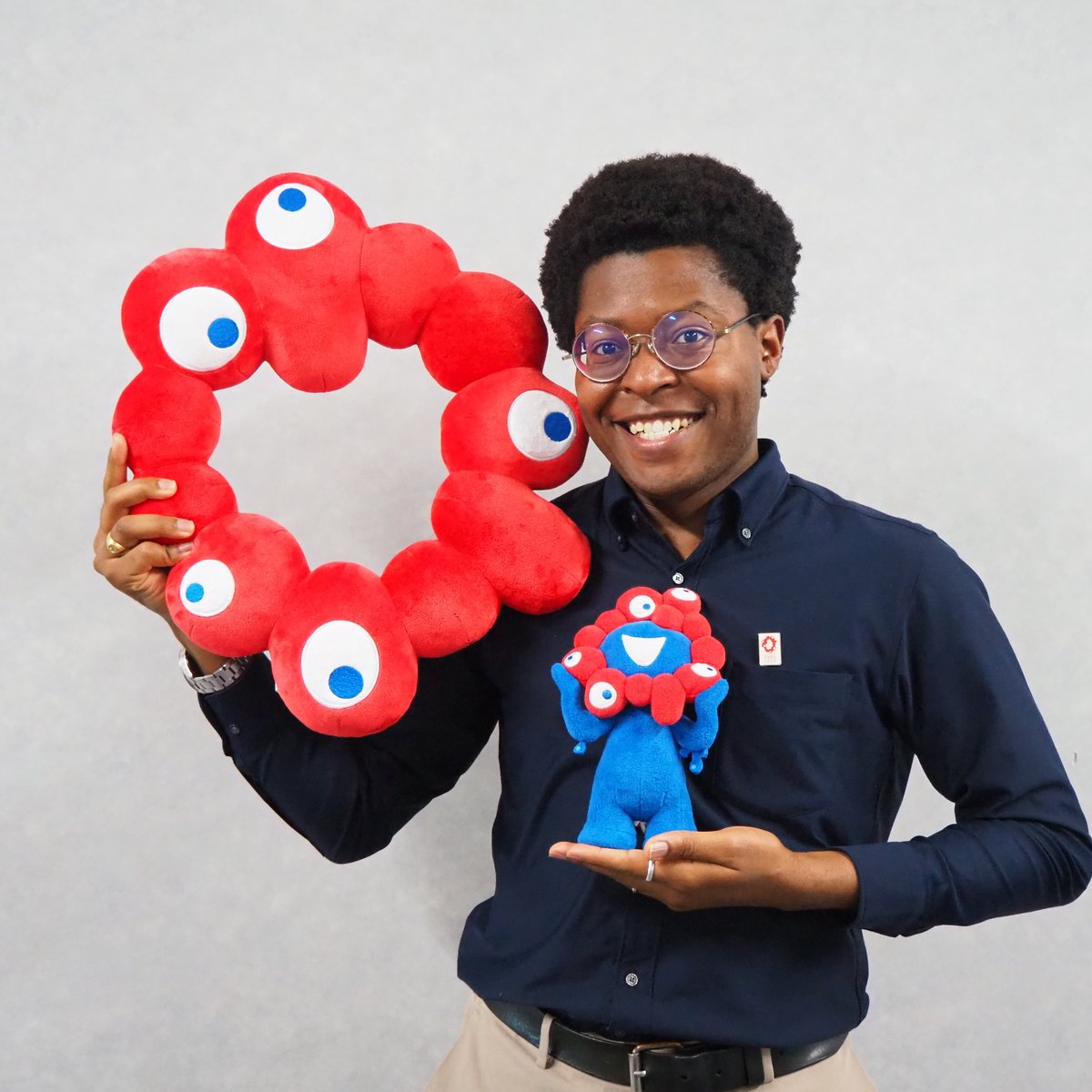 😲Finally! The logo mark plush toy is on sale😆 You can hold it in