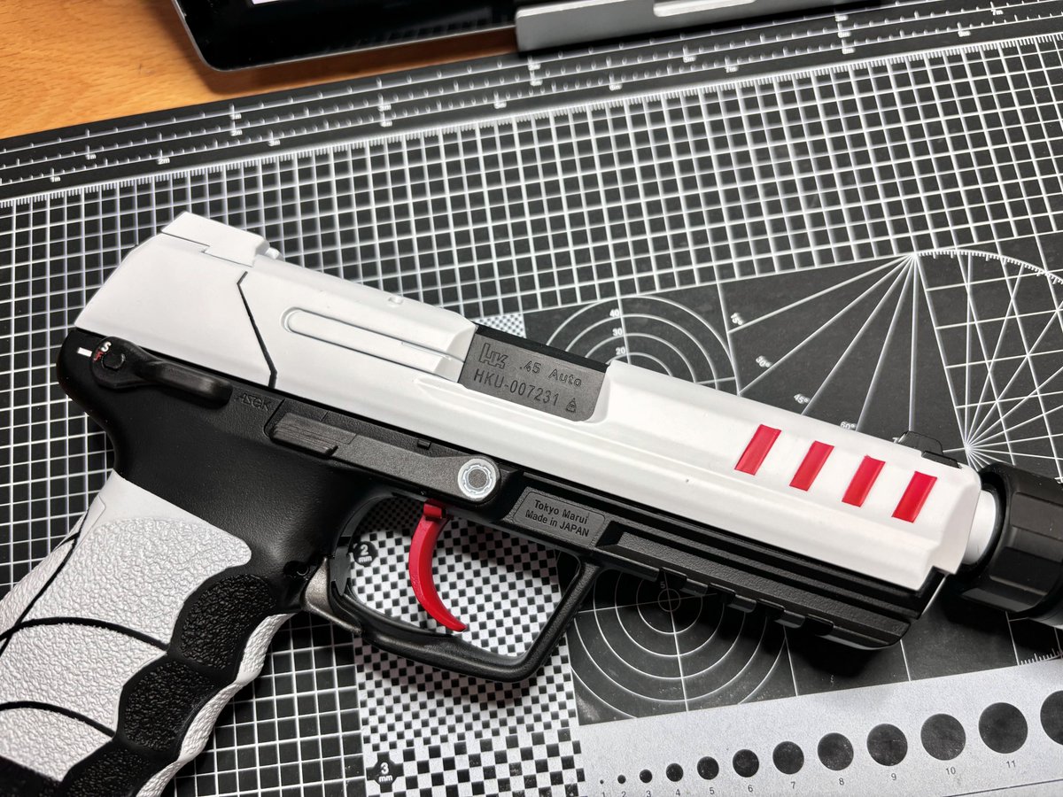 てなわけで、実はマルイのHK45を買っていて、それベースでカヨコの銃