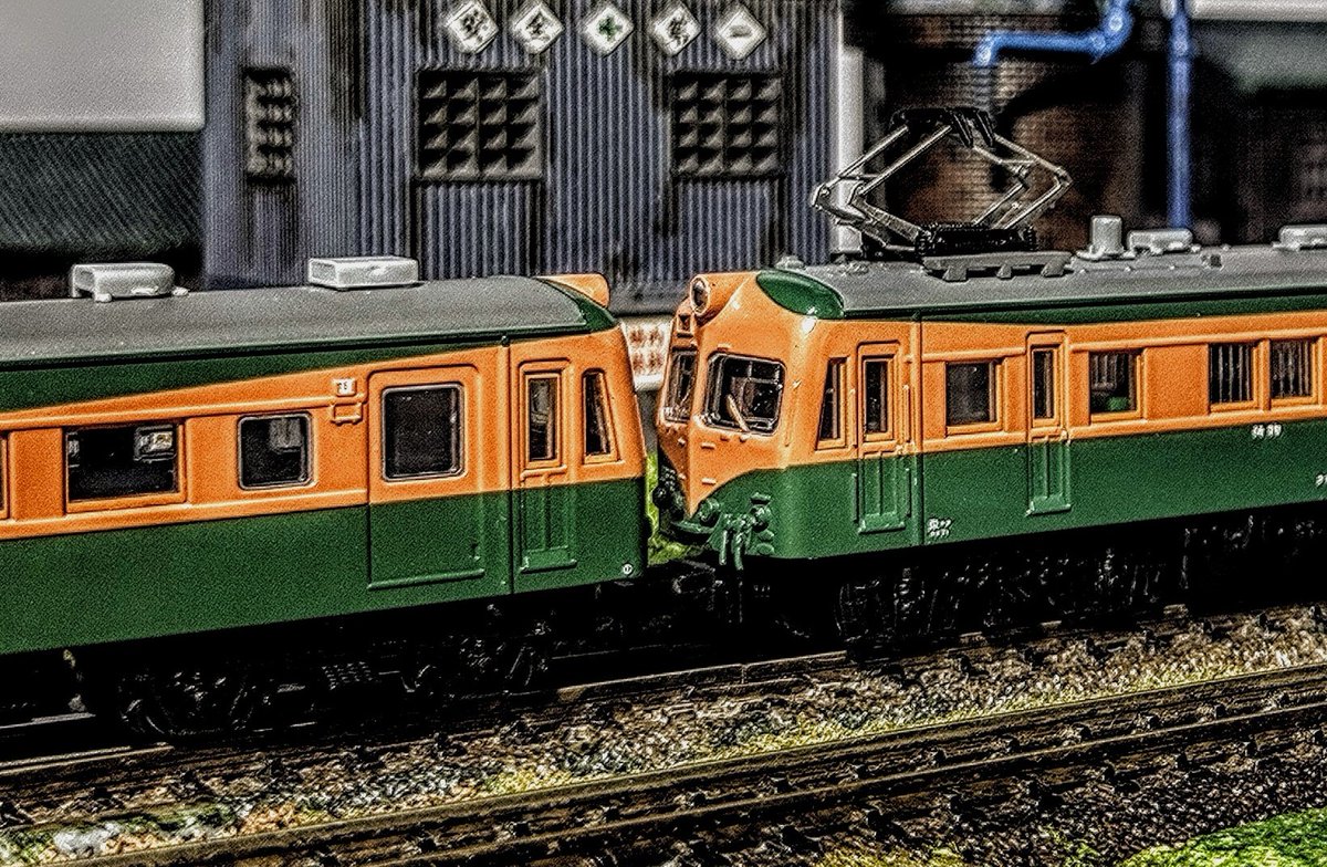 あと岡山ローカルでは2両の湘南色クモユニ81が活躍していたので